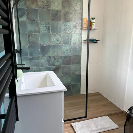 Adorable De 60 M2 Avec Terrasse Privee De 100m2 -lumineux - Calme Et Verdure A 10 Min De La 아파트 *